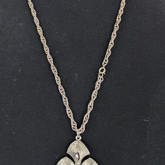 (2/$20) Vintage Linked Spade Pendant Necklace - Picture 5 of 6